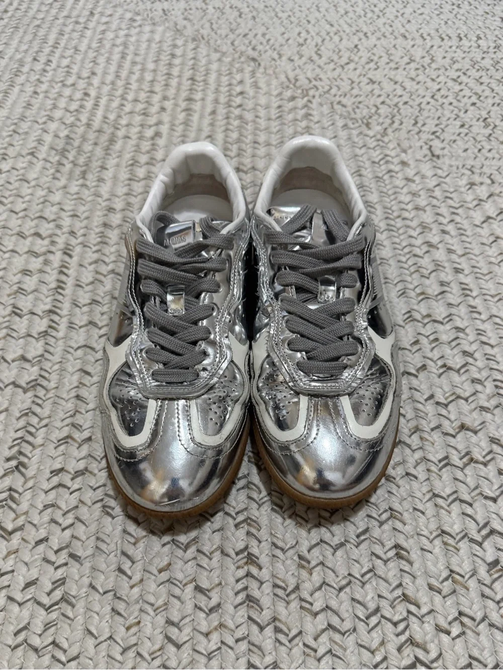 ALOHAS TB.490 Rife Shimmer Metallic Leather Sneakers in Silver Cream
